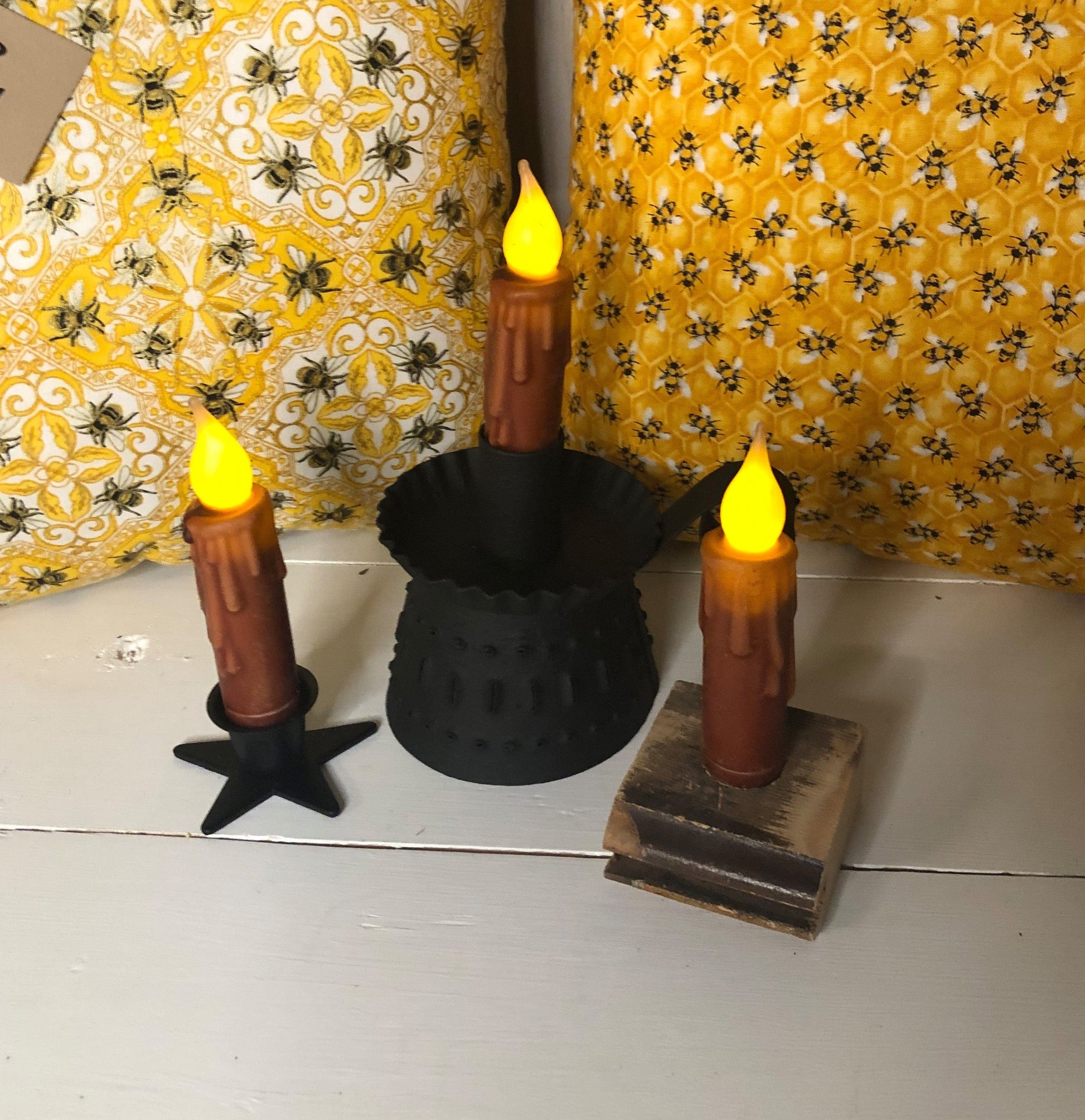 Waxy Candle w/ Tin Candleholder sassafrasorig