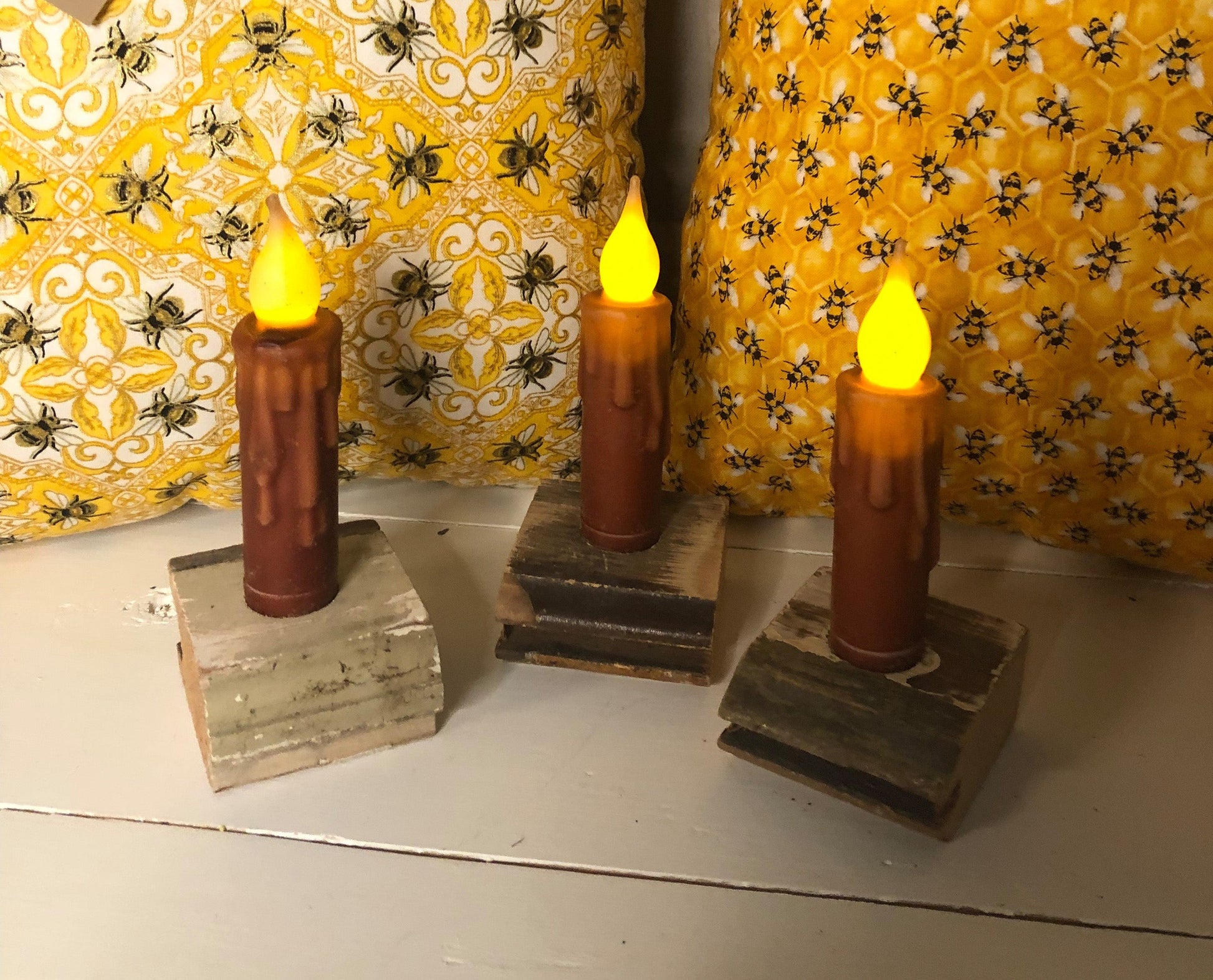 Waxy Candle w/wood holder sassafrasorig